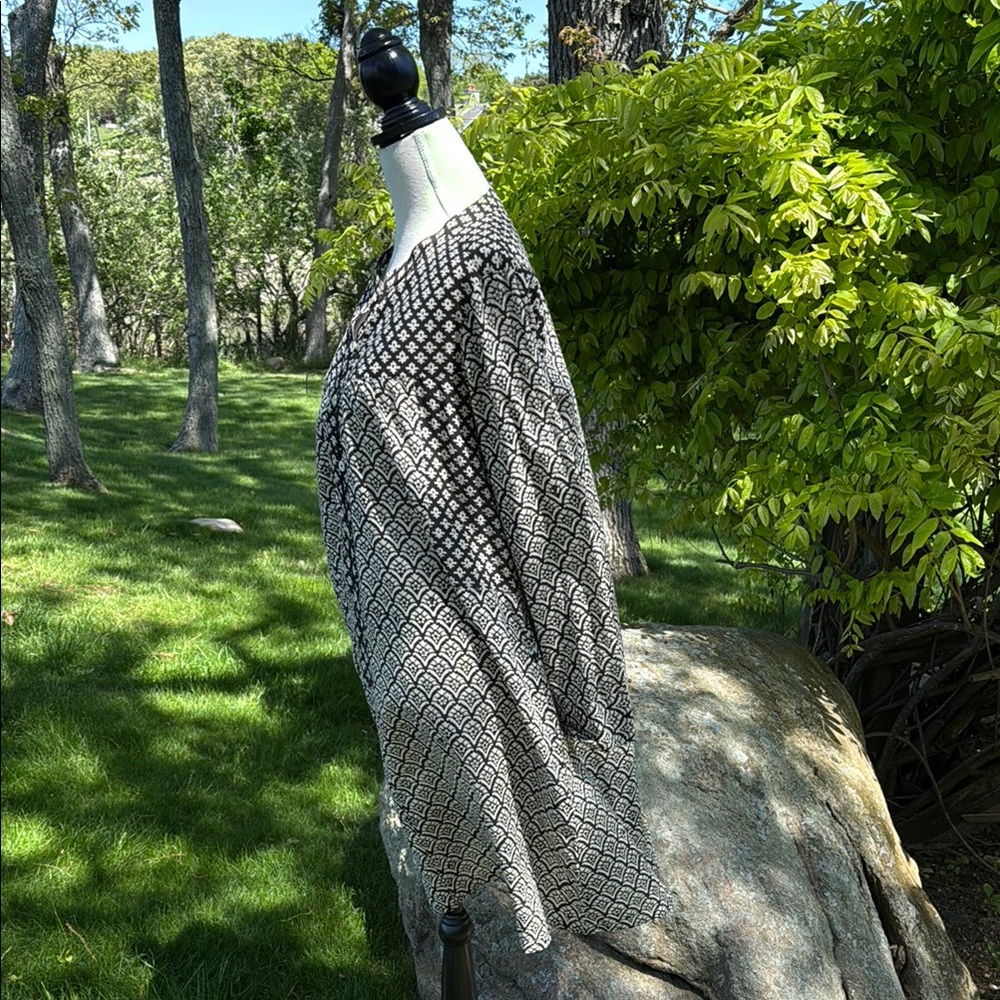 Black and White Patterned Button-Up Dress - Picture 2 of 7